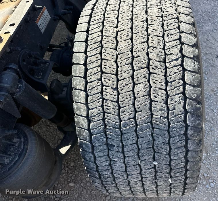 image for item EK0588 2021 Freightliner Cascadia 126 semi truck