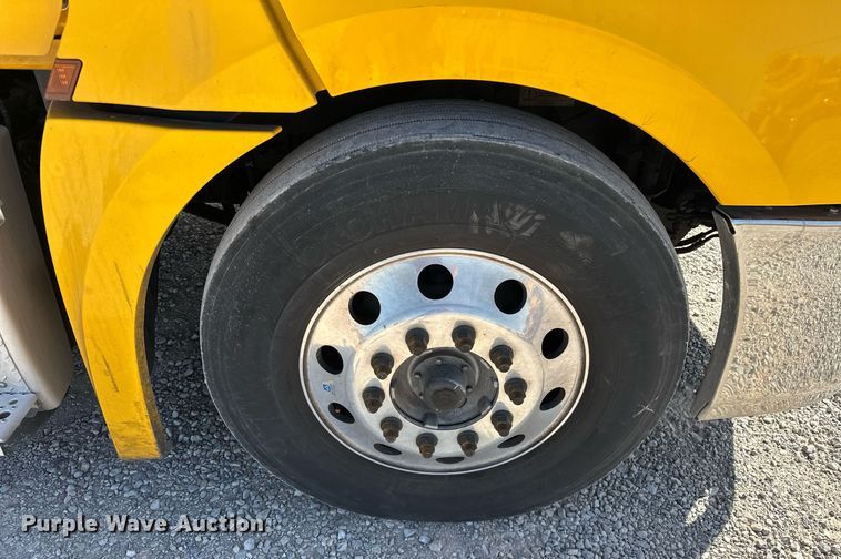 image for item EK0588 2021 Freightliner Cascadia 126 semi truck