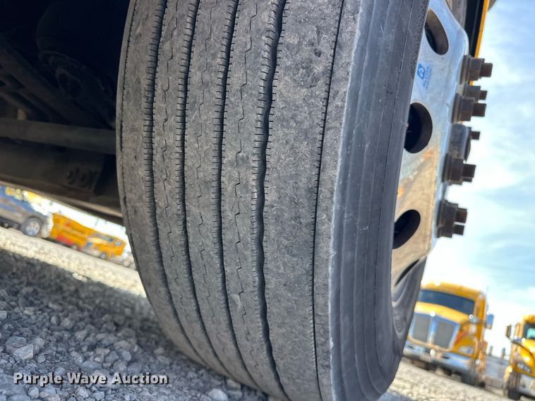 image for item EK0588 2021 Freightliner Cascadia 126 semi truck