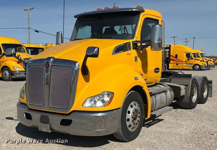 image for item EK0589 2021 Kenworth T680 semi truck