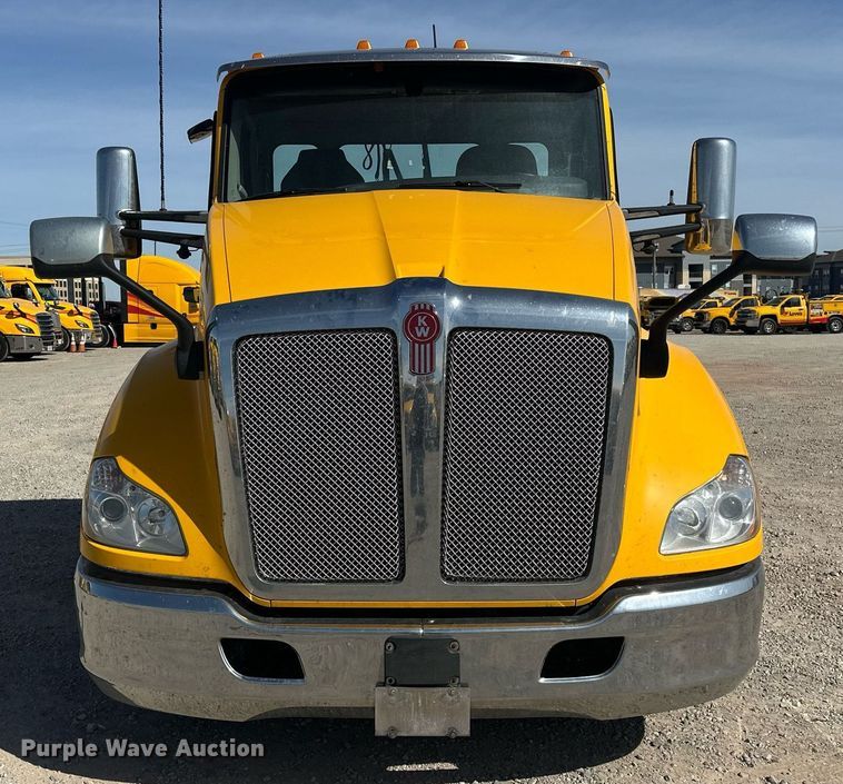 image for item EK0589 2021 Kenworth T680 semi truck
