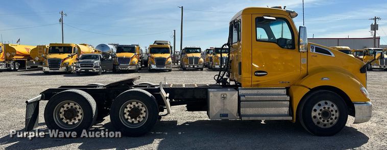 image for item EK0589 2021 Kenworth T680 semi truck