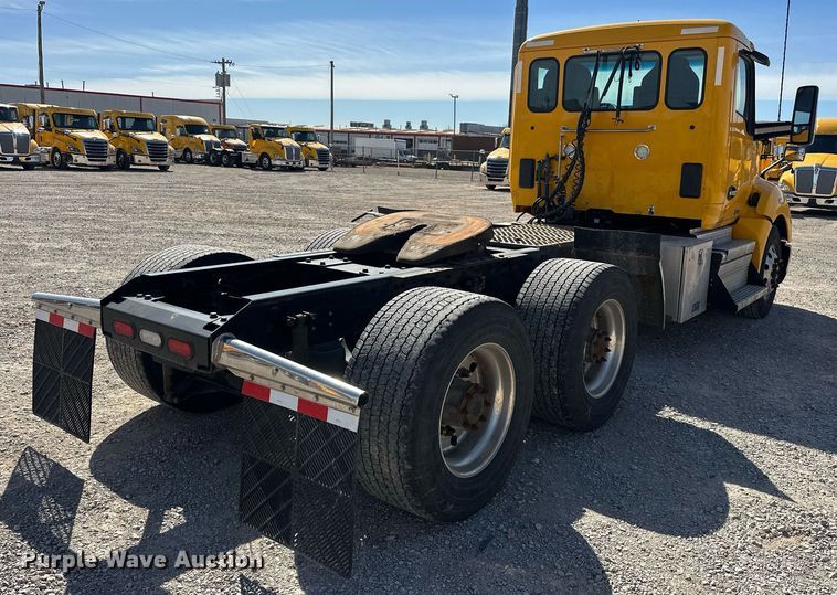 image for item EK0589 2021 Kenworth T680 semi truck