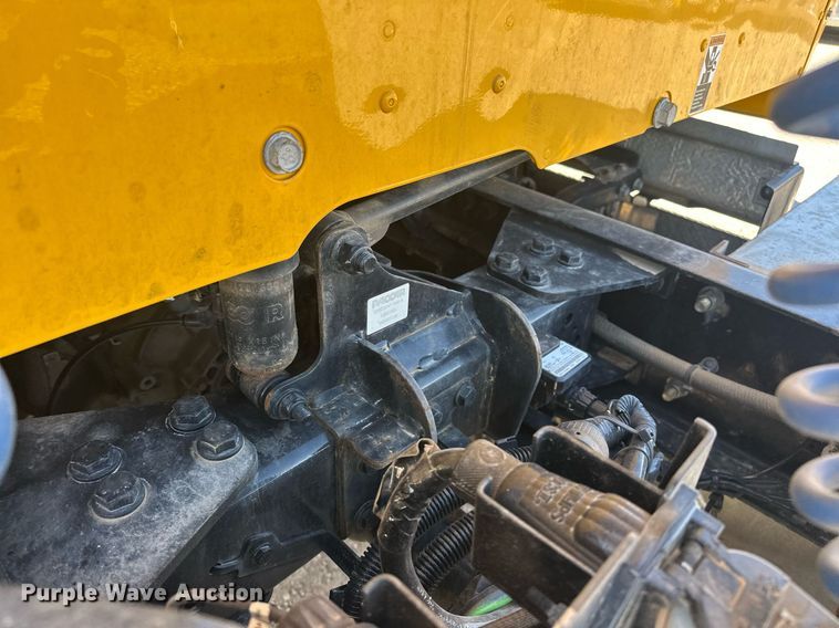 image for item EK0589 2021 Kenworth T680 semi truck