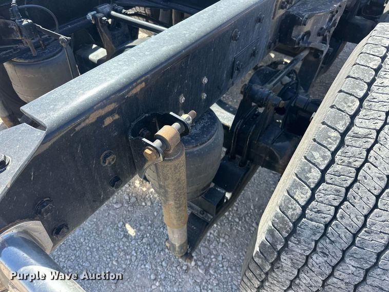 image for item EK0589 2021 Kenworth T680 semi truck