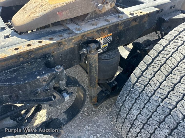 image for item EK0589 2021 Kenworth T680 semi truck