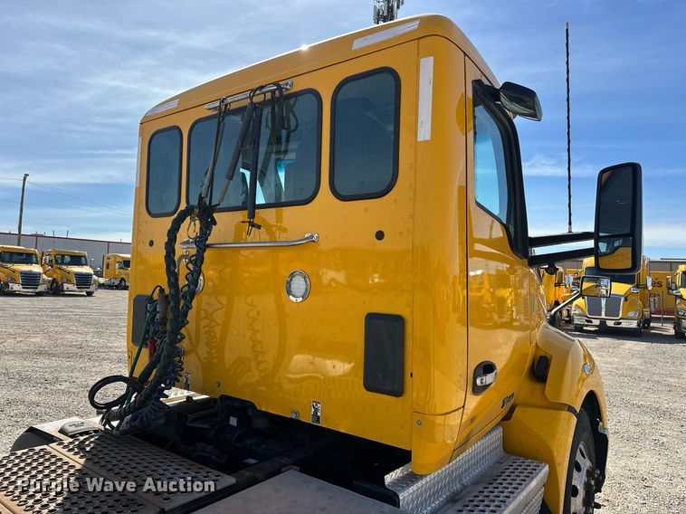 image for item EK0589 2021 Kenworth T680 semi truck