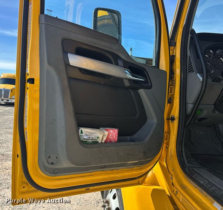 image for item EK0589 2021 Kenworth T680 semi truck