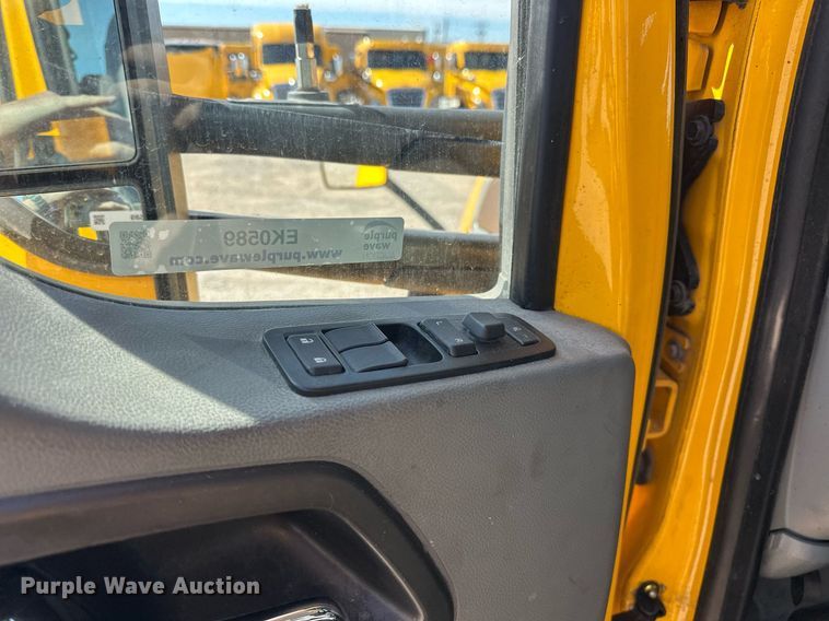 image for item EK0589 2021 Kenworth T680 semi truck