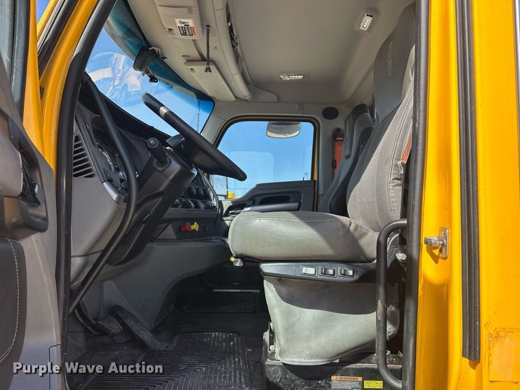 image for item EK0589 2021 Kenworth T680 semi truck