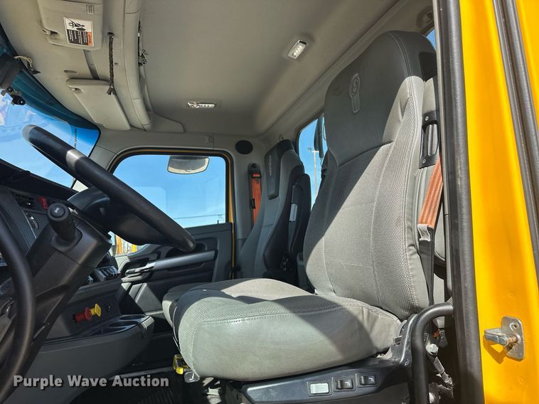 image for item EK0589 2021 Kenworth T680 semi truck