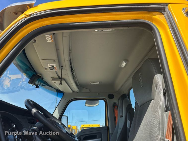 image for item EK0589 2021 Kenworth T680 semi truck