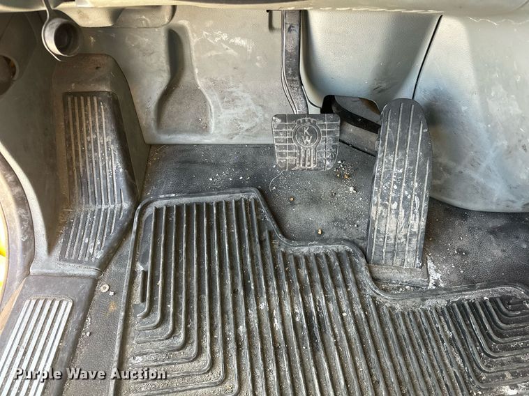 image for item EK0589 2021 Kenworth T680 semi truck