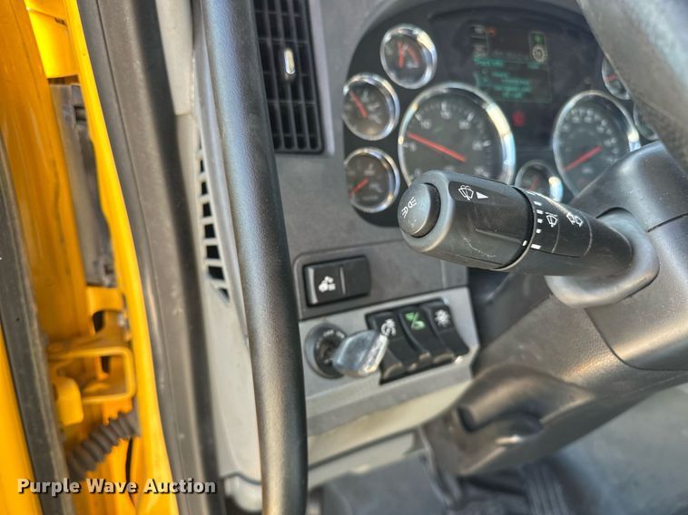 image for item EK0589 2021 Kenworth T680 semi truck