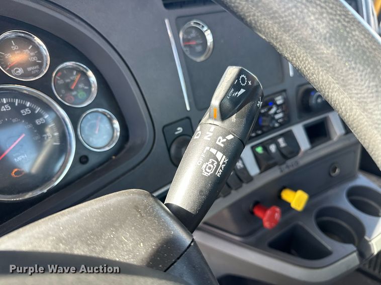 image for item EK0589 2021 Kenworth T680 semi truck