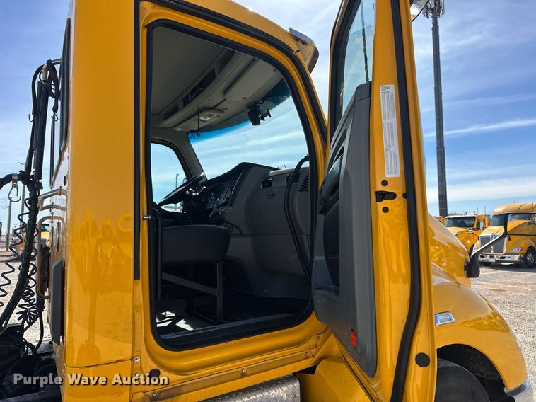 image for item EK0589 2021 Kenworth T680 semi truck