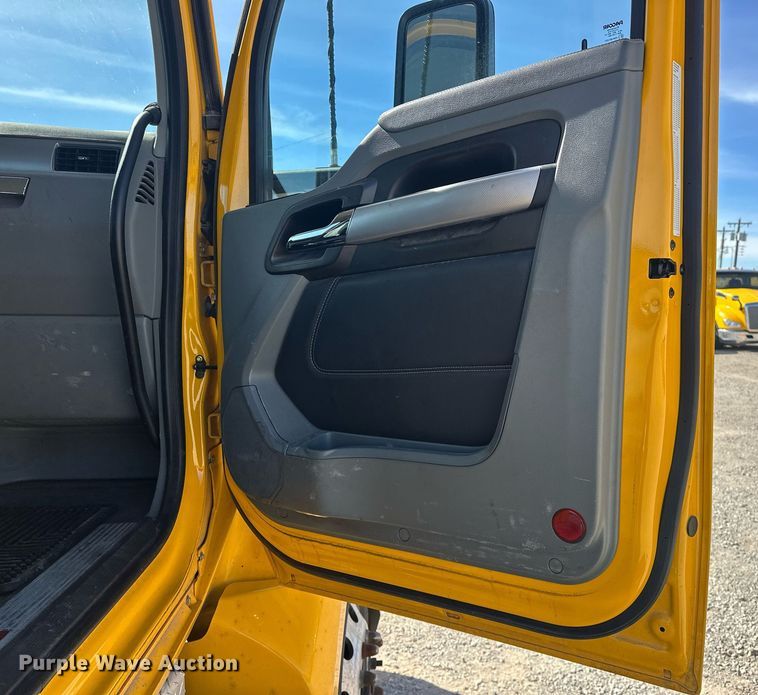 image for item EK0589 2021 Kenworth T680 semi truck