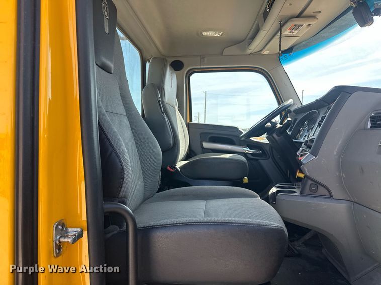 image for item EK0589 2021 Kenworth T680 semi truck