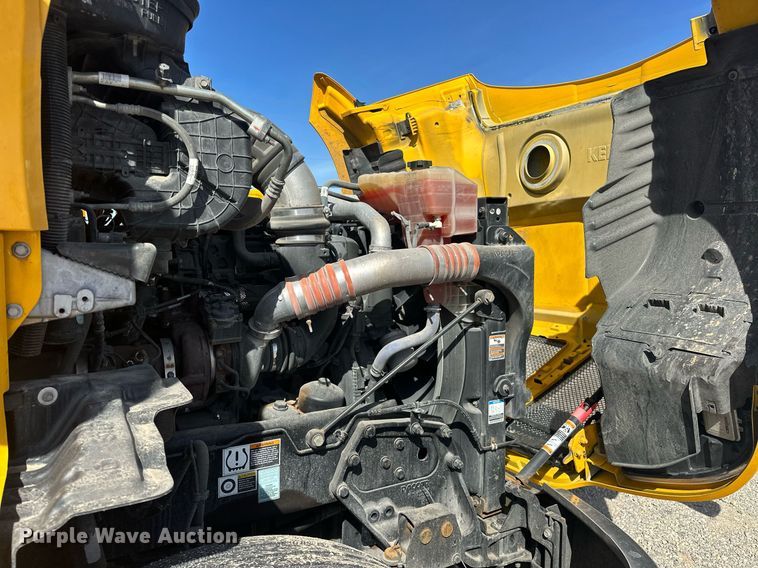 image for item EK0589 2021 Kenworth T680 semi truck