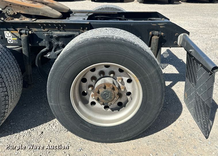 image for item EK0589 2021 Kenworth T680 semi truck