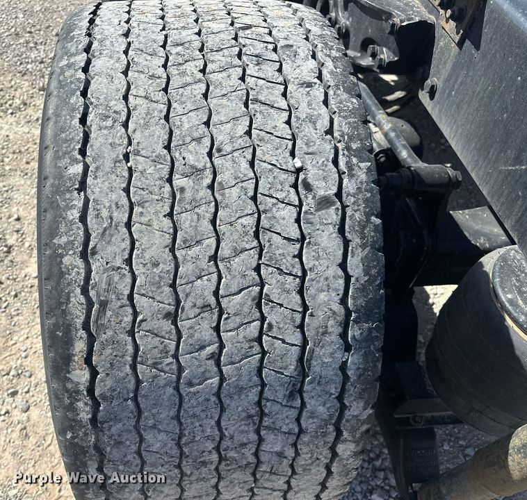 image for item EK0589 2021 Kenworth T680 semi truck