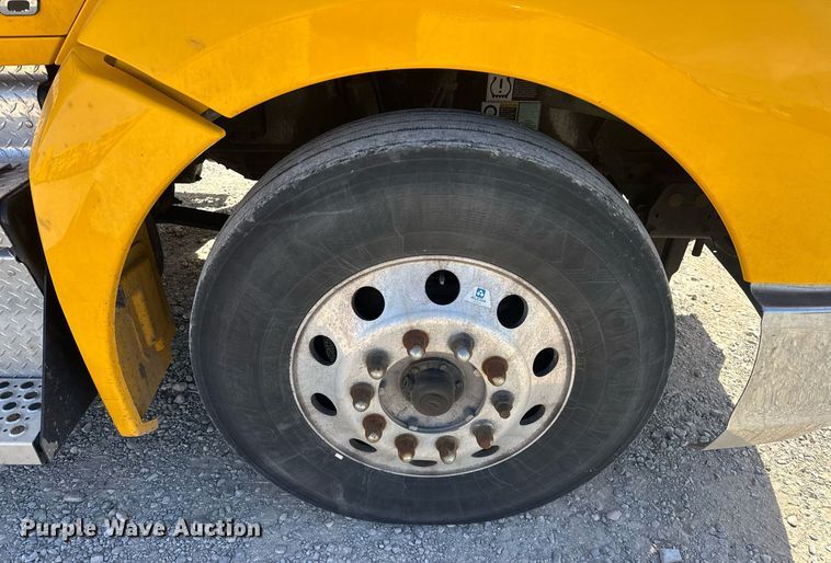 image for item EK0589 2021 Kenworth T680 semi truck