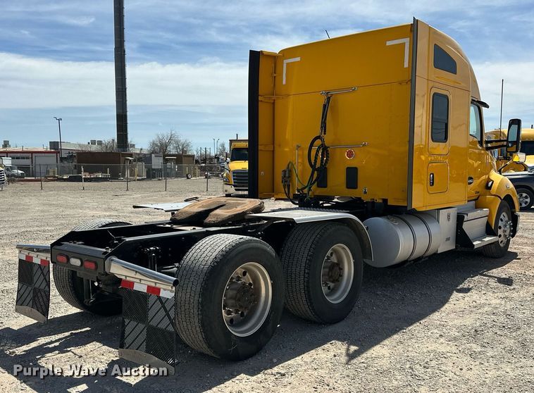 image for item EK0590 2019 Kenworth T680 semi truck