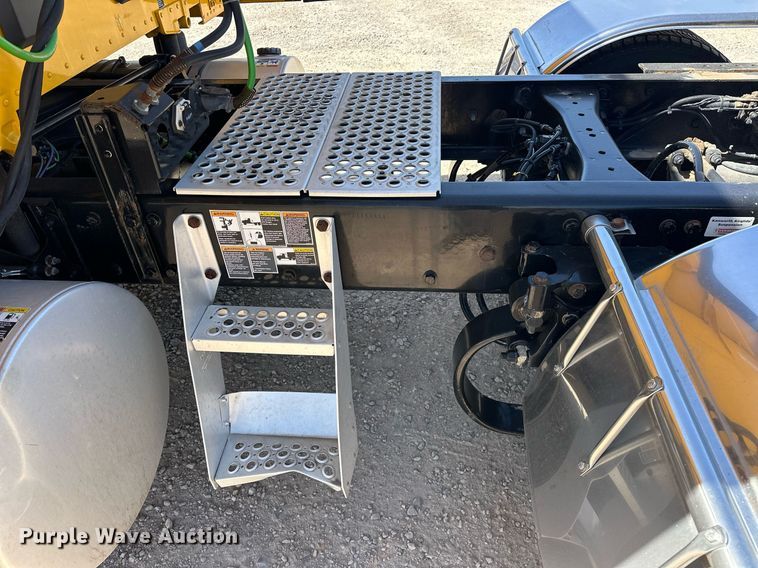 image for item EK0590 2019 Kenworth T680 semi truck