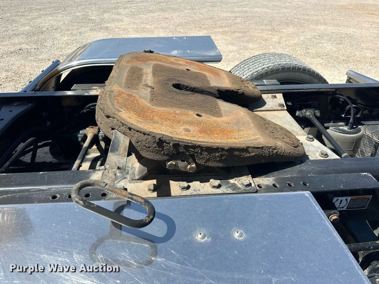 image for item EK0590 2019 Kenworth T680 semi truck