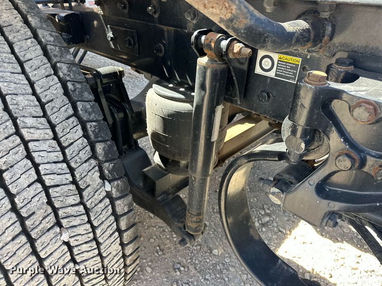 image for item EK0590 2019 Kenworth T680 semi truck