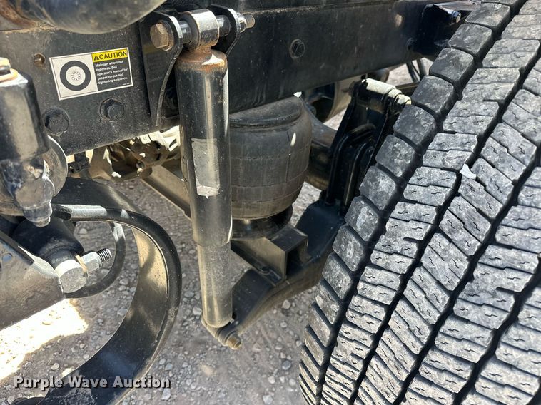 image for item EK0590 2019 Kenworth T680 semi truck