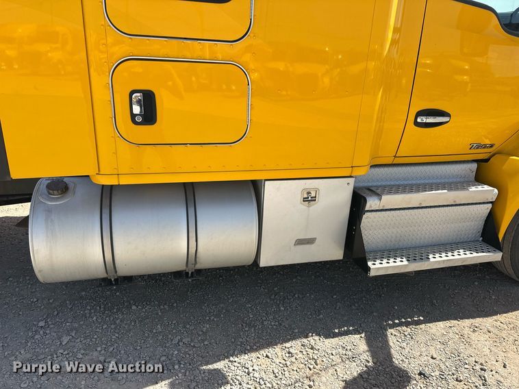 image for item EK0590 2019 Kenworth T680 semi truck