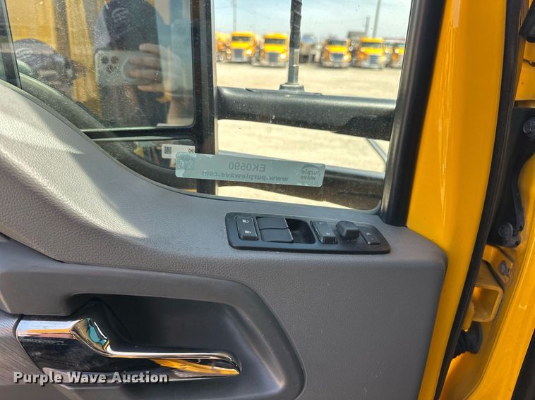 image for item EK0590 2019 Kenworth T680 semi truck