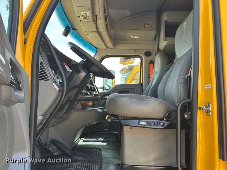 image for item EK0590 2019 Kenworth T680 semi truck