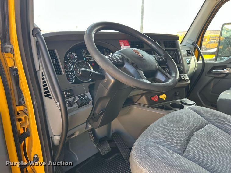 image for item EK0590 2019 Kenworth T680 semi truck