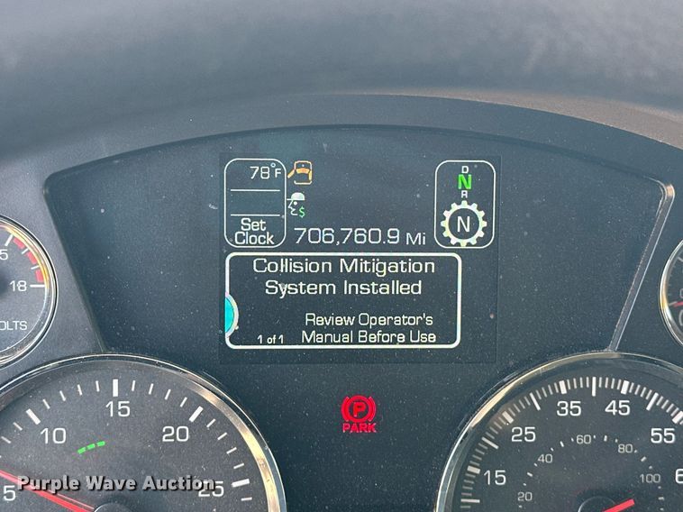 image for item EK0590 2019 Kenworth T680 semi truck