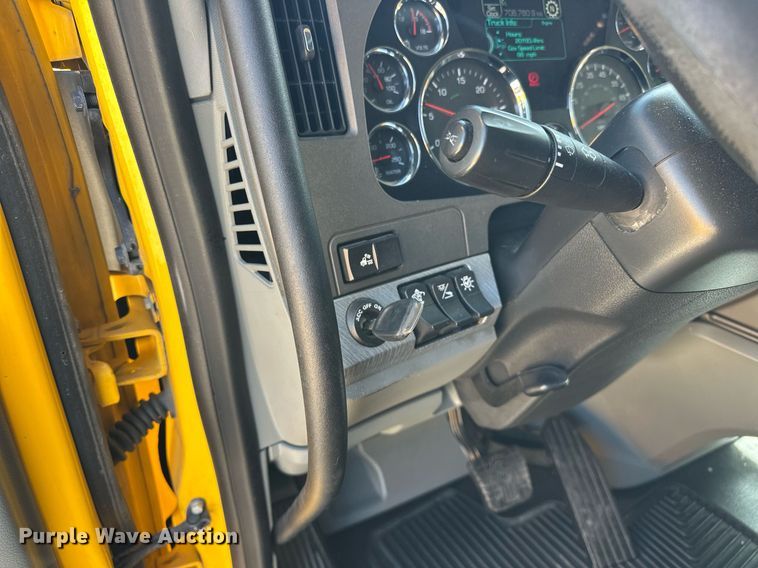 image for item EK0590 2019 Kenworth T680 semi truck