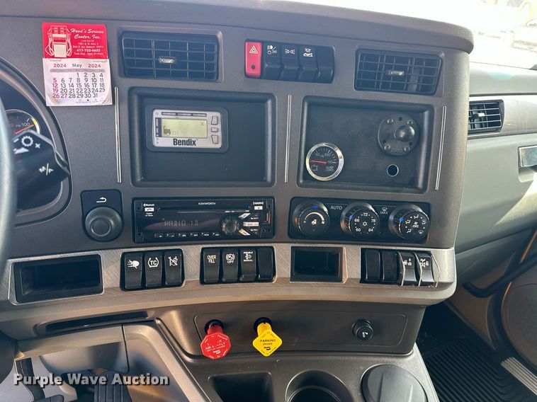 image for item EK0590 2019 Kenworth T680 semi truck