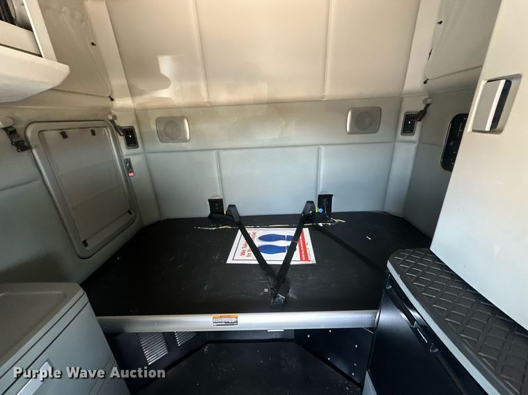 image for item EK0590 2019 Kenworth T680 semi truck