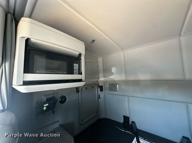 image for item EK0590 2019 Kenworth T680 semi truck