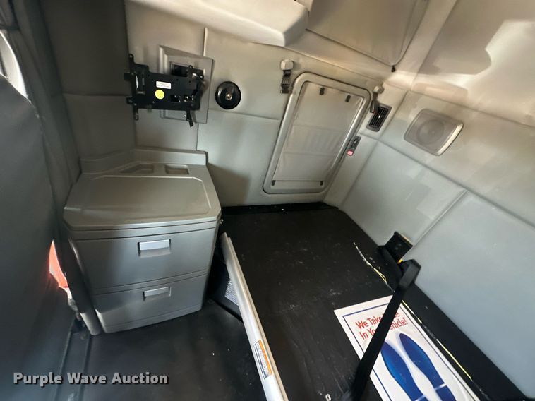 image for item EK0590 2019 Kenworth T680 semi truck