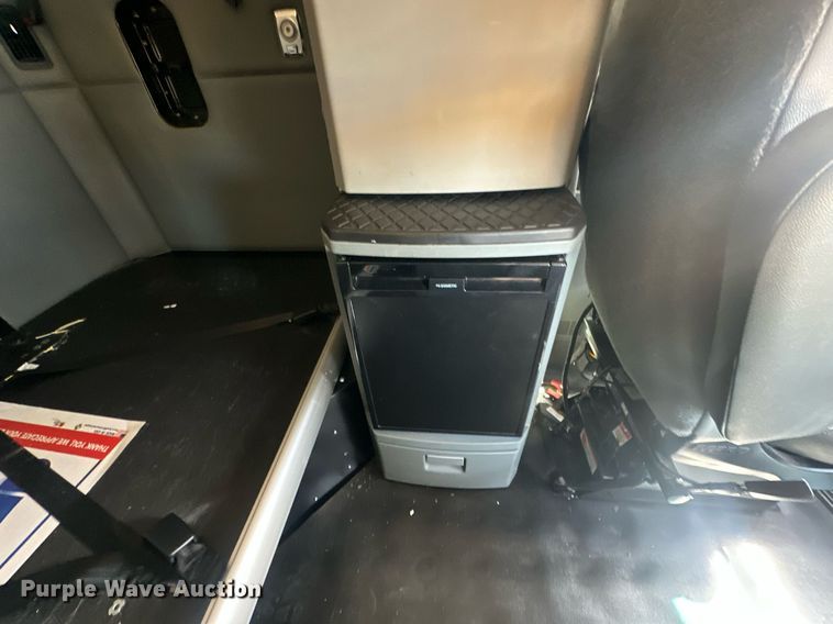 image for item EK0590 2019 Kenworth T680 semi truck