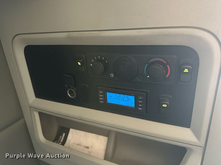 image for item EK0590 2019 Kenworth T680 semi truck