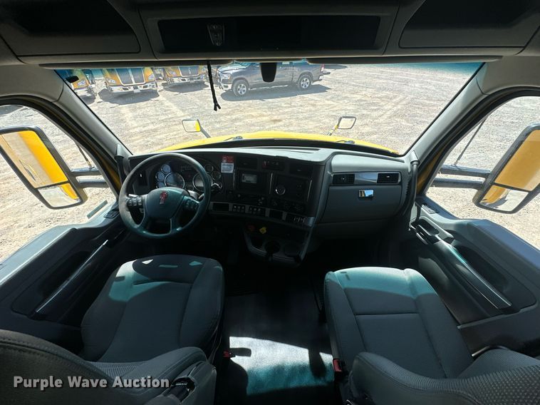 image for item EK0590 2019 Kenworth T680 semi truck