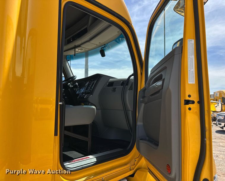 image for item EK0590 2019 Kenworth T680 semi truck