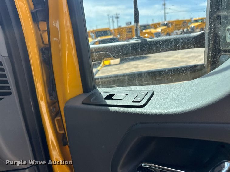 image for item EK0590 2019 Kenworth T680 semi truck