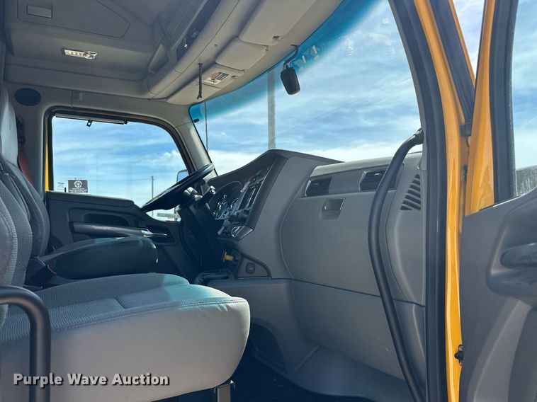 image for item EK0590 2019 Kenworth T680 semi truck