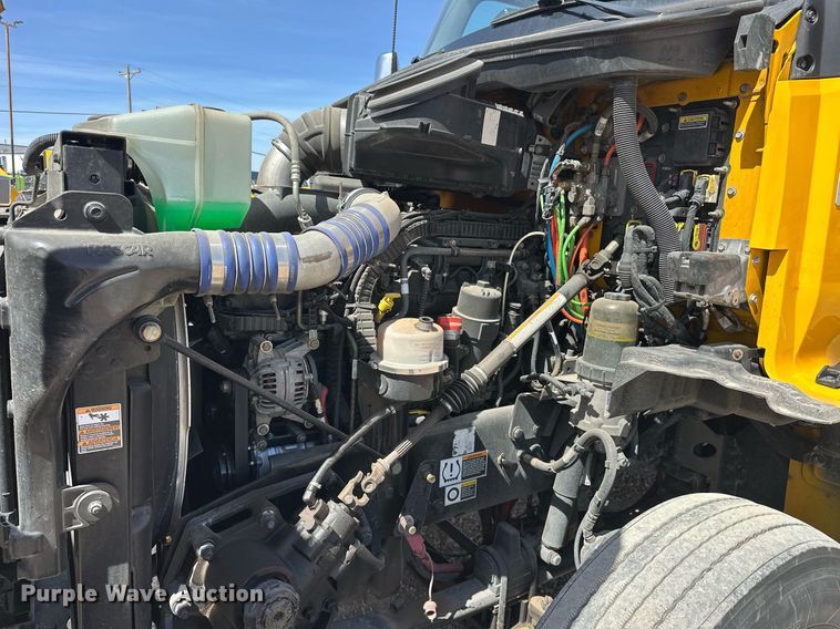 image for item EK0590 2019 Kenworth T680 semi truck