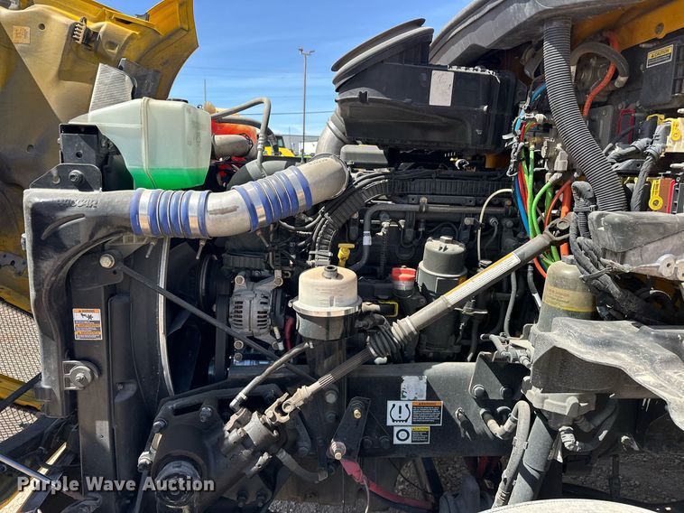 image for item EK0590 2019 Kenworth T680 semi truck