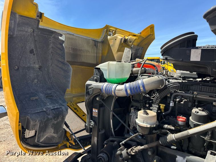 image for item EK0590 2019 Kenworth T680 semi truck